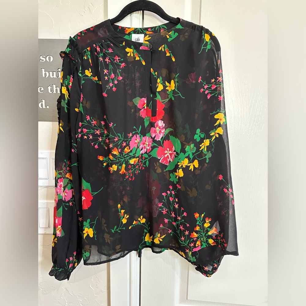 Cabi floral Thespian blouse #5706. Bundle with skirt and get both pieces for $60
